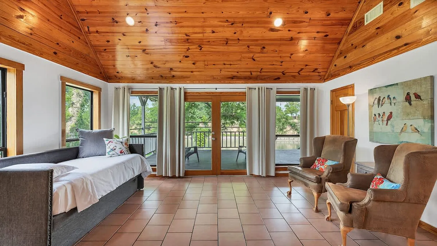 4 bed, 2.0 bath, $11,925 — Photo 4