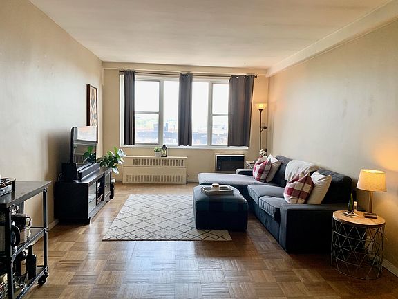 2nd image of 10 Lake St APT 6