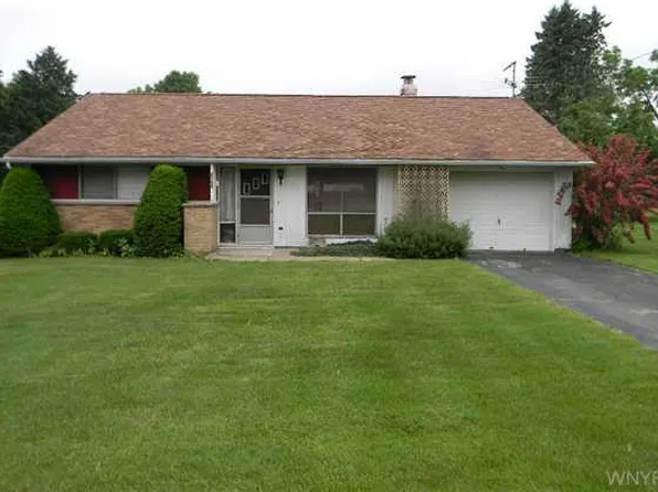 2058 Smithcrest Dr, Gowanda, NY 14070