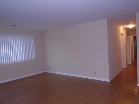 4th image of 3447 Redwood Ct APT A