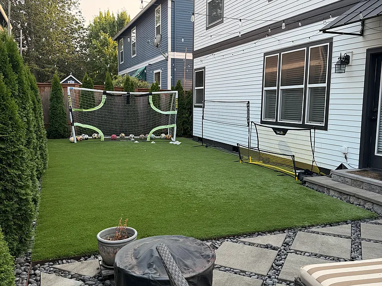 7920 N Fiske Ave — Photo 2
