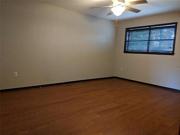 3rd image of 302 SE G St