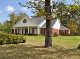 2835 Long Lake Dr, Shreveport, LA 71106