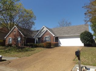 5447 Autumn Brook Dr, Memphis, TN 38141
