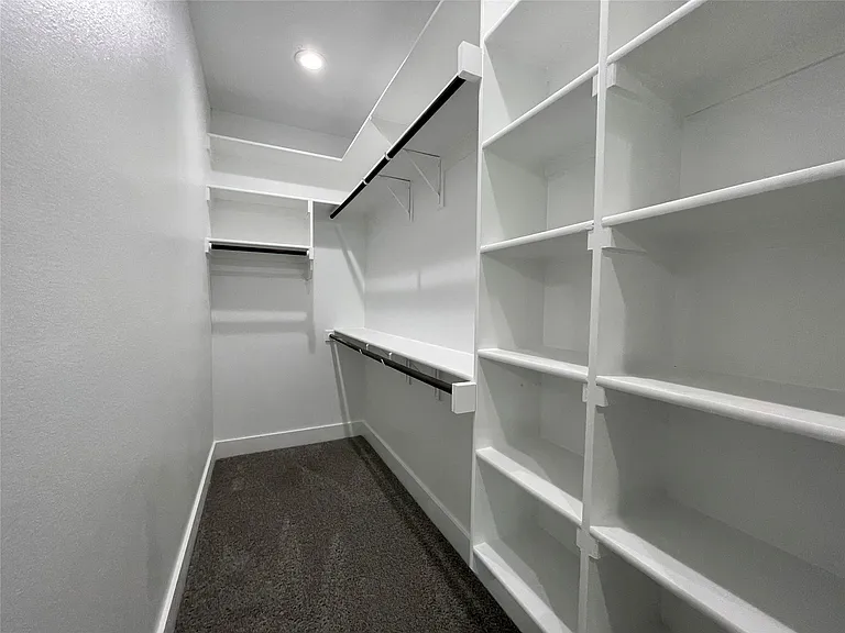 2417 N Winnetka Ave — Photo 24