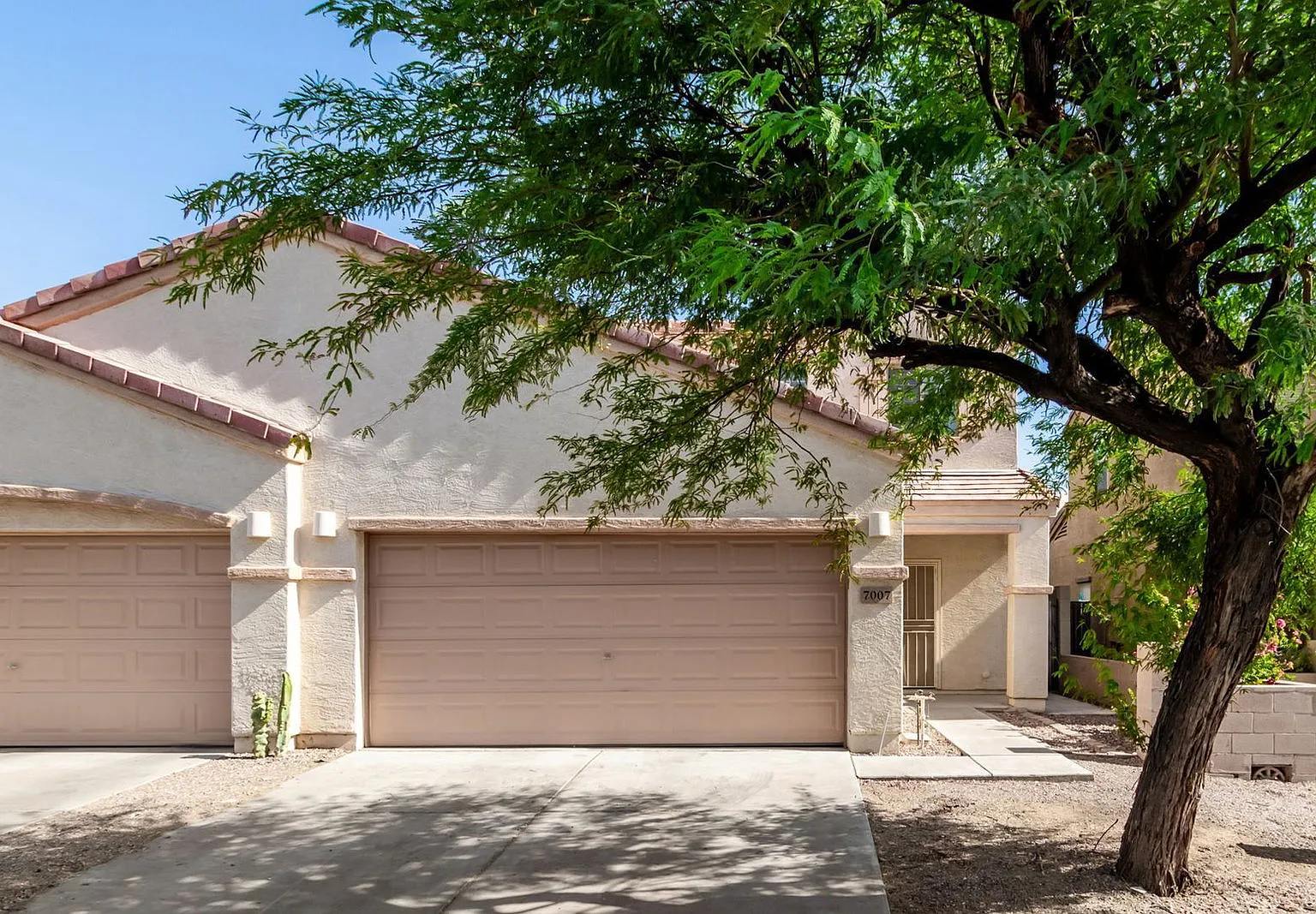 3 bed, 2.5 bath, 1432 sqft, $1,999 — Photo 2