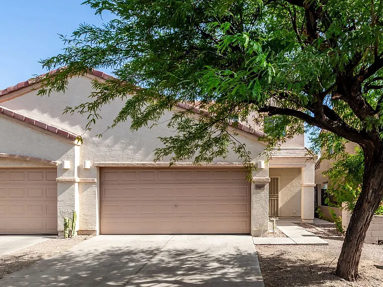 7007 W Mercer Ln — Photo 1