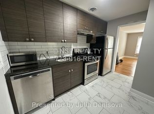 1189 Deerfield Rd APT B, Deerfield, IL 60015