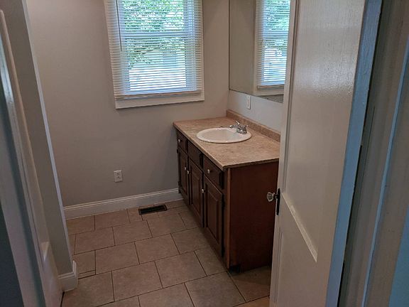 5th image of 3723 Benton Ave