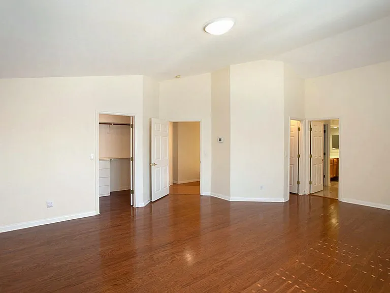 2120 Waterbury Ln — Photo 33