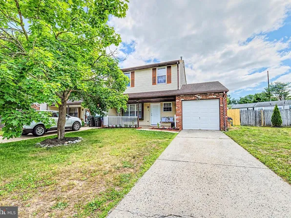2 Hathaway Dr, Sicklerville, NJ 08081