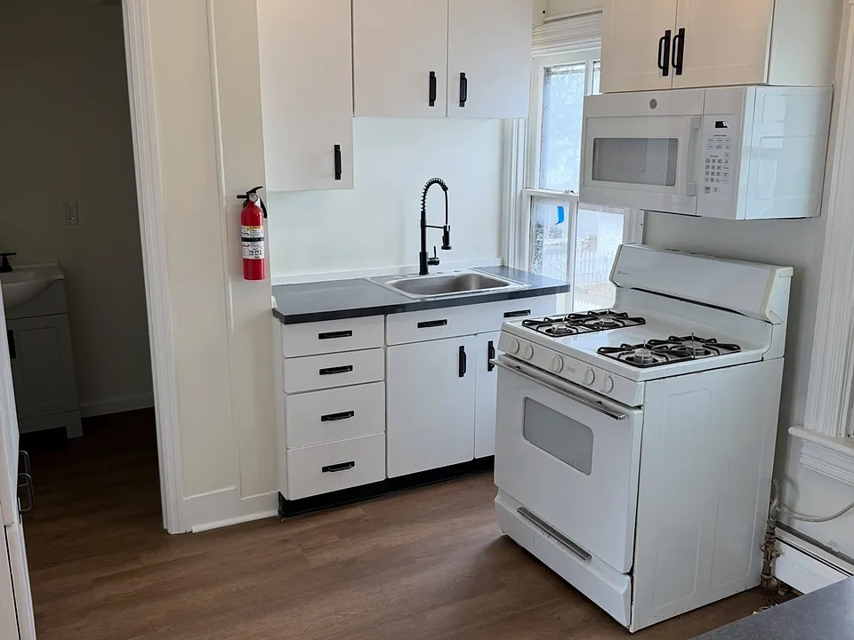 166 Center St #2A