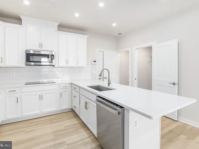 44514 Wolfhound Sq — Photo 11