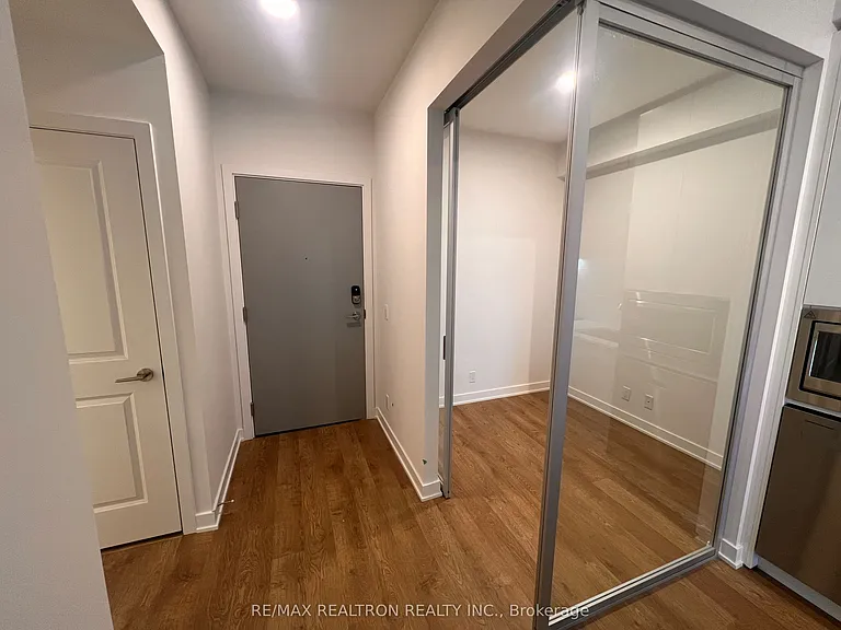 30 Upper Mall Way #2108 — Photo 2
