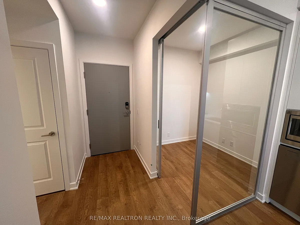 Building Photo - 30 Upper Mall Way #2108