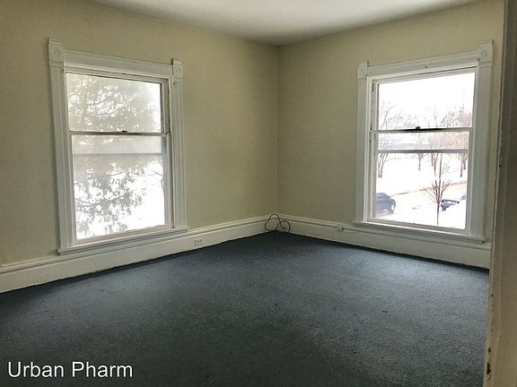 3rd image of 839 Turner Ave NW