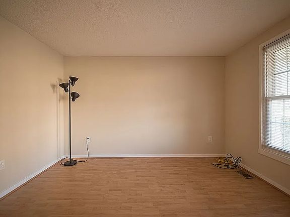 2nd image of 202 Lily Ct