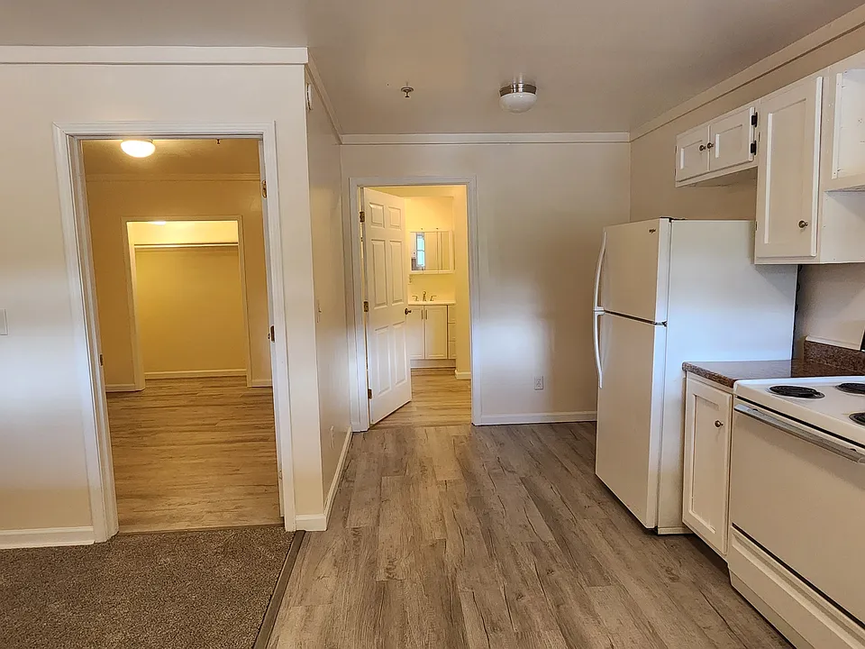 408 Lewis Rd #3