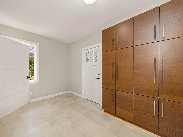 5240 Clarendon Crest St — Photo 40