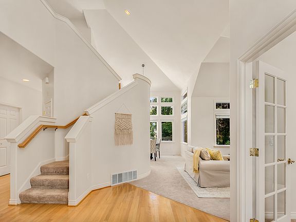 Vaulted ceilings welcome you