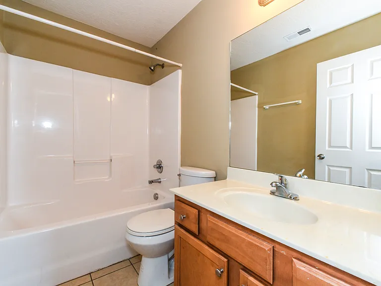 Silver Creek Apartments — Photo 6