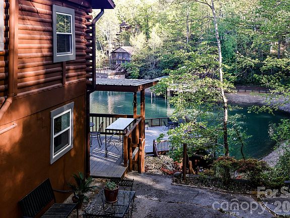 3rd image of 118 Rock Point Rd