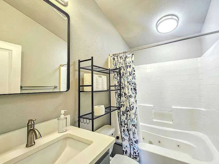 2227 Washington Ave — Photo 20