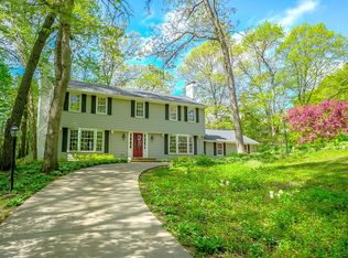 2 Shadow Ln, North Oaks, MN 55127