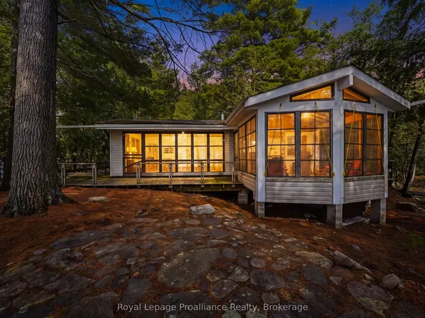786 Mazinaw Lck, Addington Highlands, ON K0H 1K0