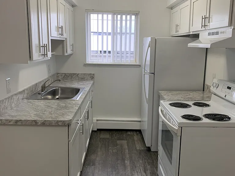 Livonia Apartments — Photo 9