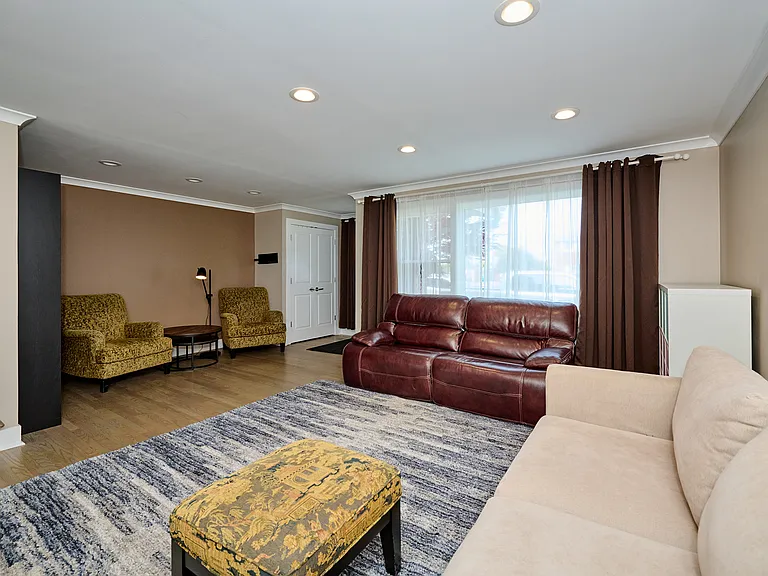 926 N Boxwood Dr #B — Photo 6