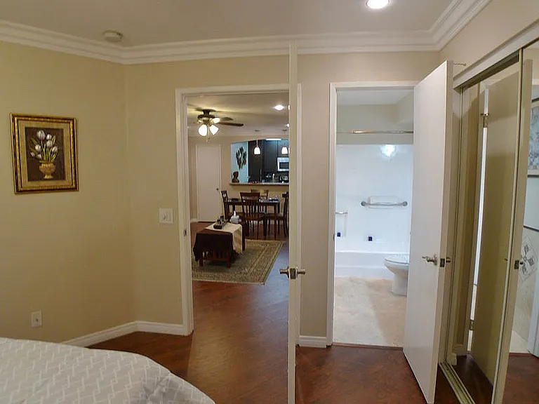 Villa De Adel Apts — Photo 86