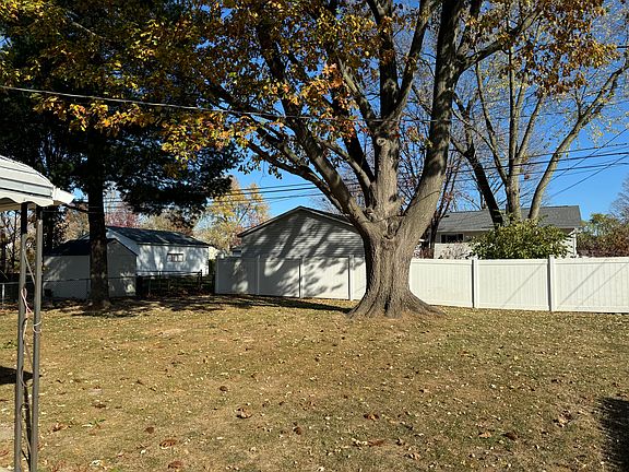3rd image of 378 Amesbury Dr