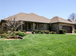 1844 S Oakmont Ave, Springfield, MO 65809