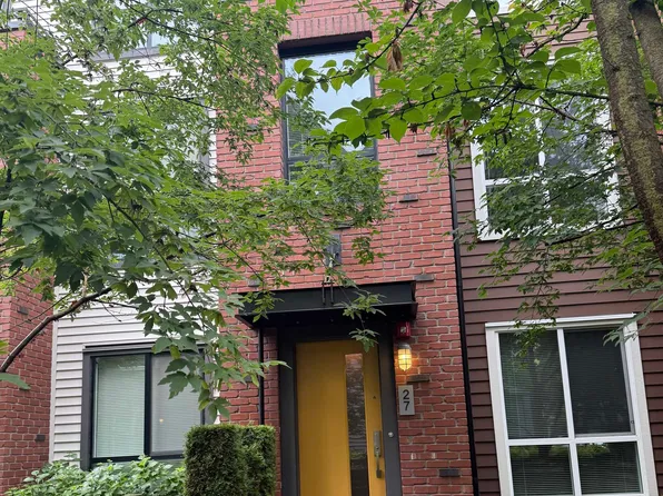 2380 Ranger Ln #27, Pt Coquitlam, BC V3B 0M4
