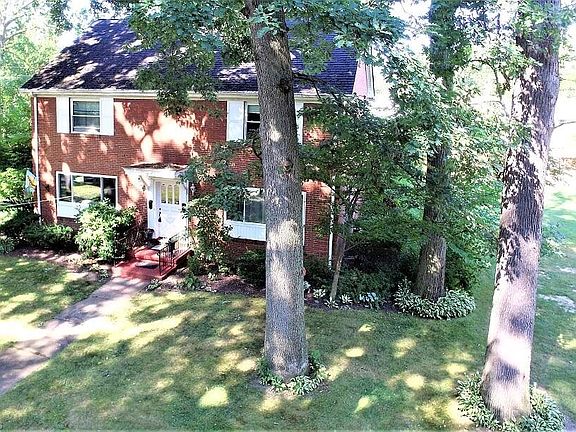 2nd image of 307 Roselawn Ave NE