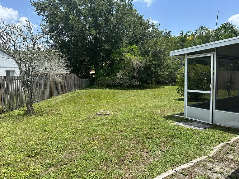 5915 Taywood Dr — Photo 17