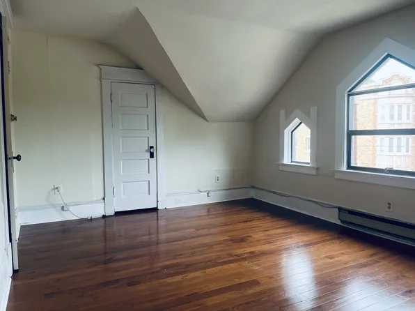 5800 15th Ave NE APT 5, Seattle, WA 98105