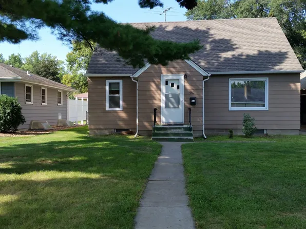 562 6th St NW, Elk River, MN 55330