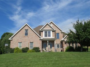 9040 Lucia Ln, North Huntingdon, PA