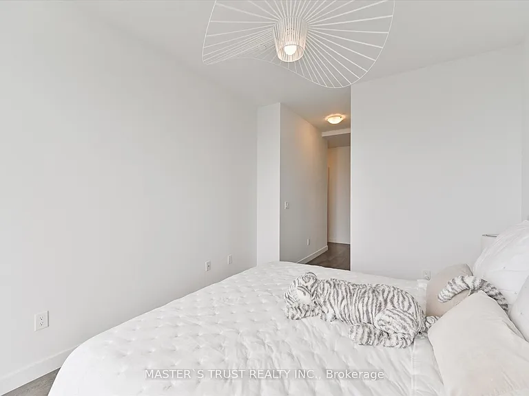 8 Eglinton Ave E #Penthouse 5801 — Photo 19
