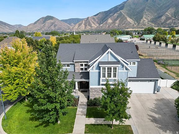 2nd image of 1123 S Wildflower Ln