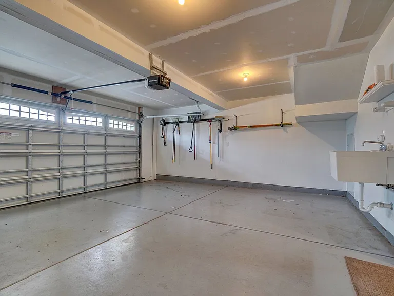 890 Olmstead St — Photo 30