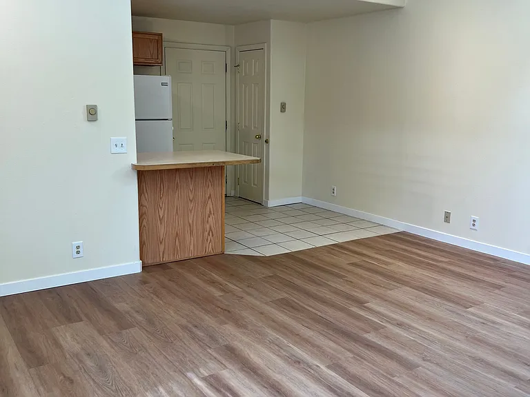 435 NE Clay Ave — Photo 16