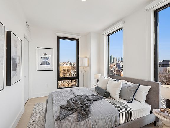 5th image of 170 Freeman St #Penthouse 6