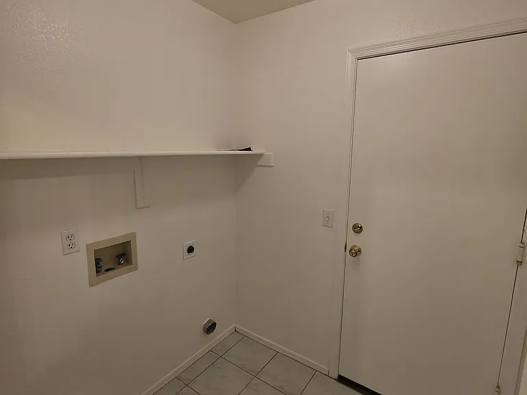 121 W Ivanhoe St — Photo 24
