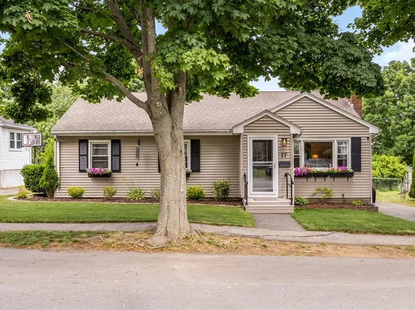 17 Kosciusko St, Peabody, MA 01960