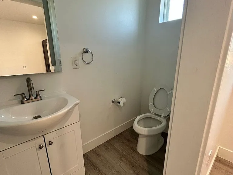 1571 W 37th Pl — Photo 19