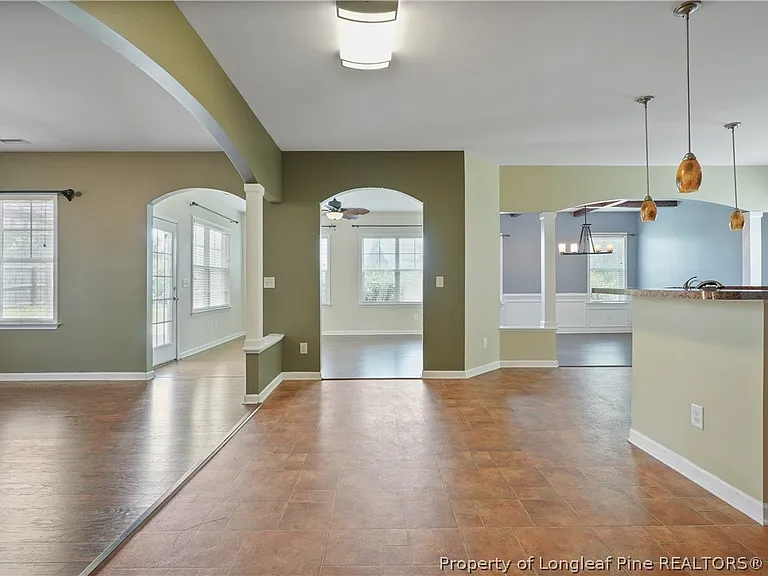 415 Highgrove Dr — Photo 4