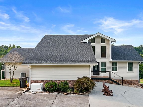 2nd image of 8046 Greenbriar Rd